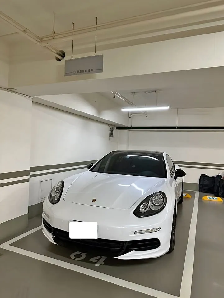 cover image of Porsche Panamera 4 970.2 V6 3.6L 總代理白車