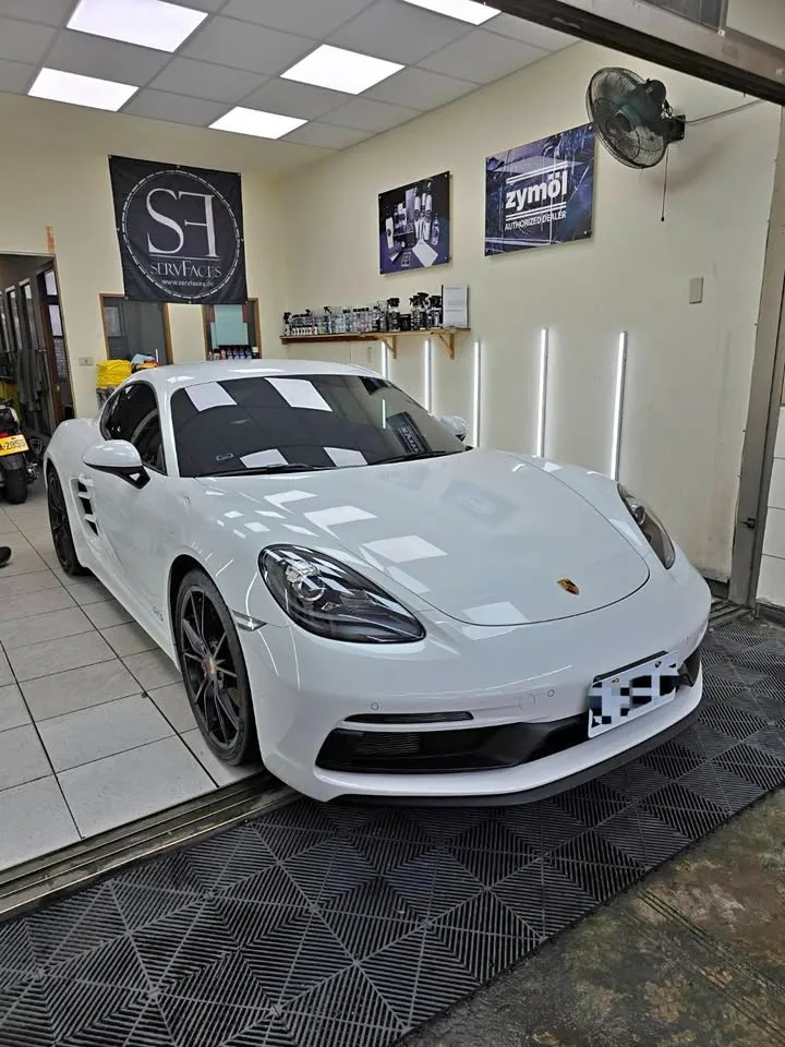 cover image of Porsche 718 Cayman GTS 2.5T 總代理白車黑內