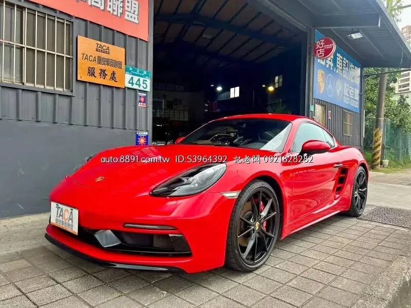 cover image of Porsche 718 Cayman GTS 2.5T 紅車黑內